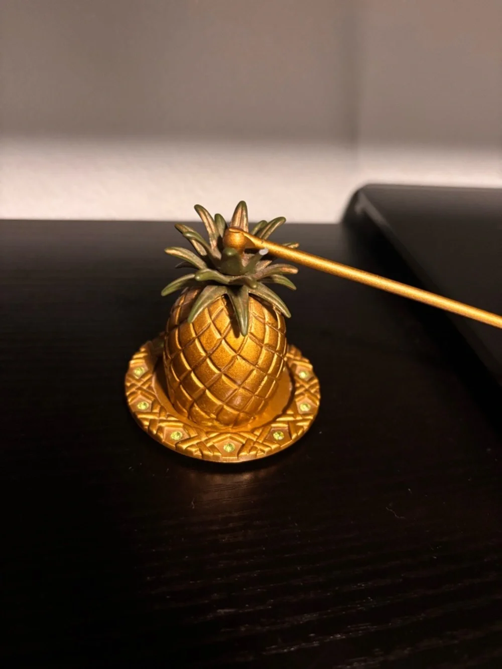 PartyLite Gold Pineapple Candle Snuffer with Decorative Base - Picture 2 of 4